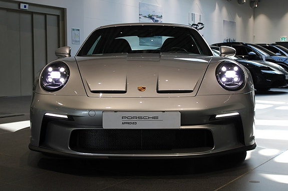Porsche 911 4 of 5