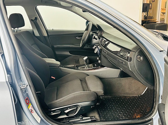 BMW 325i 13 of 21