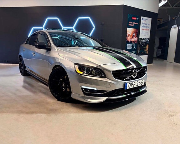 Volvo S60 2 of 5