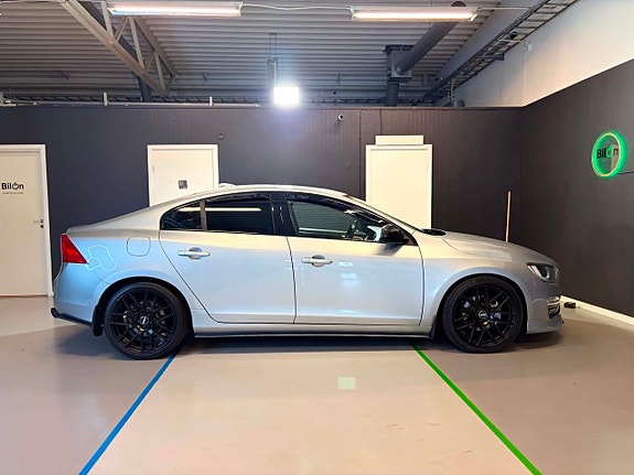 Volvo S60 2 of 18