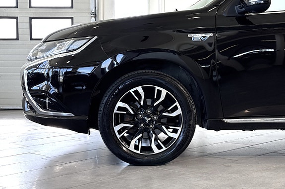 Mitsubishi Outlander 2 of 11