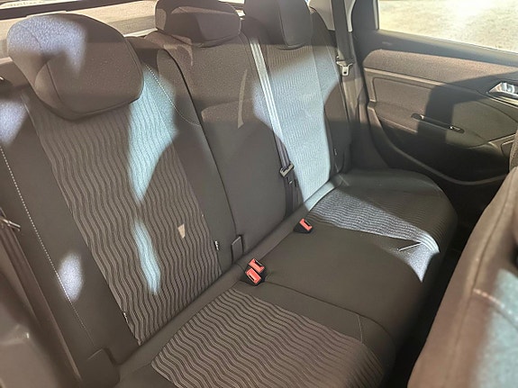 Peugeot 308 SW 11 of 14