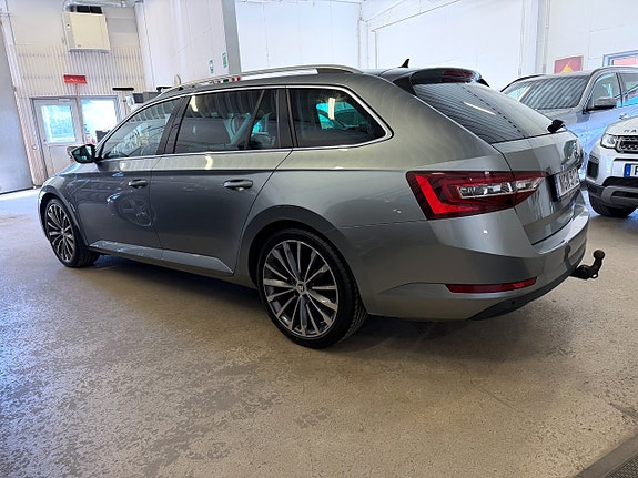 Skoda Superb 2 of 5