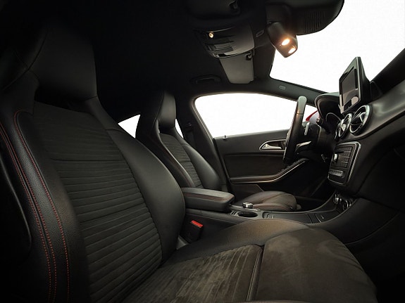 Mercedes-Benz CLA200 26 of 30