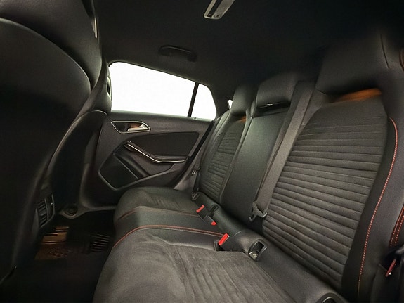 Mercedes-Benz CLA200 27 of 30