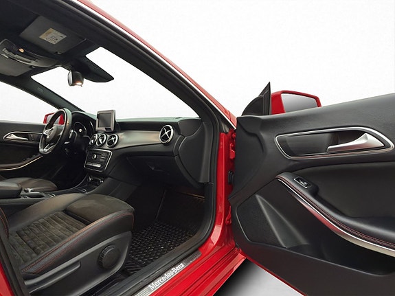 Mercedes-Benz CLA200 25 of 30