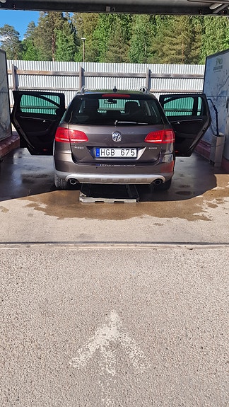 Volkswagen Passat Alltrack 4 of 5