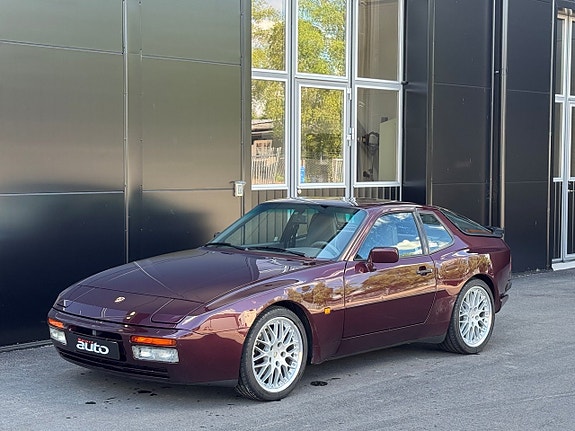 Porsche 944 3 of 5