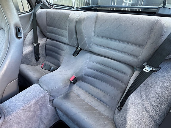 Porsche 944 12 of 20