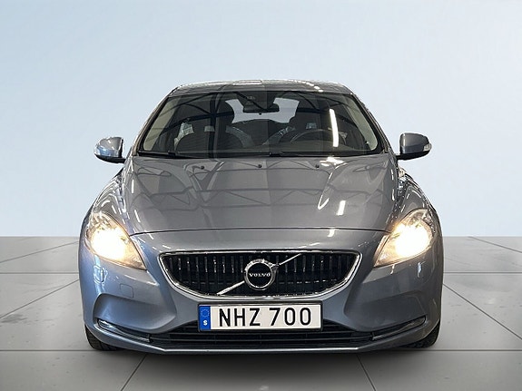 Volvo V40 2 of 5