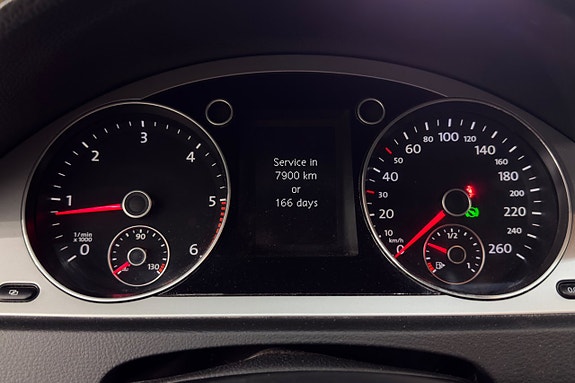 Volkswagen Passat 6 of 12
