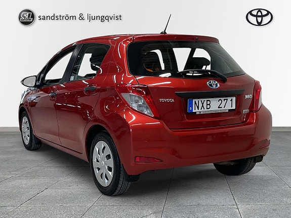 Toyota Yaris 4 of 5