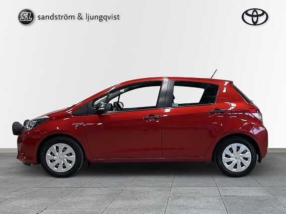 Toyota Yaris 3 of 5