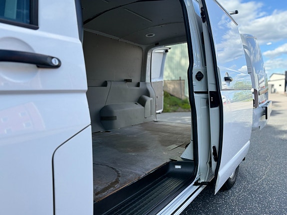 Volkswagen Transporter 9 of 15
