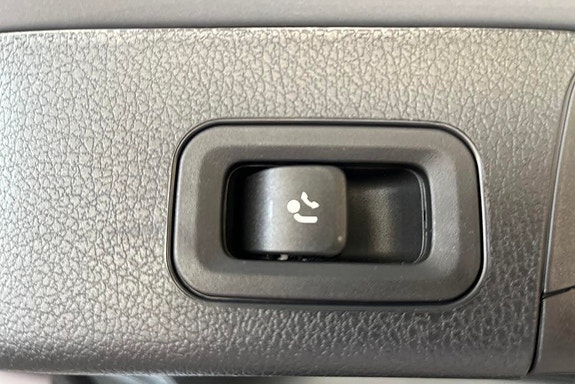 Mercedes-Benz GLB200 16 of 22