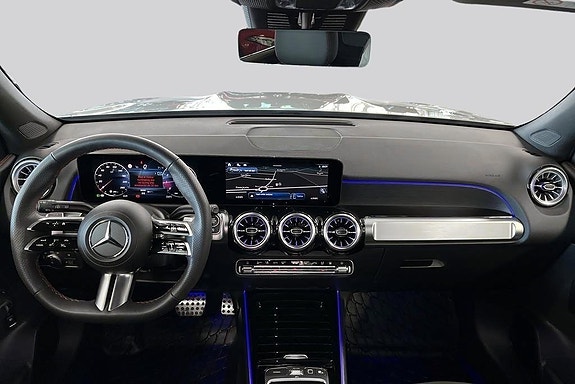 Mercedes-Benz GLB200 7 of 22