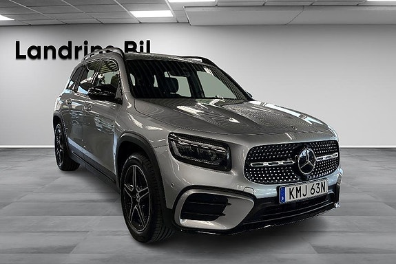 Mercedes-Benz GLB200 3 of 5