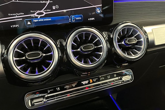 Mercedes-Benz GLB200 13 of 22