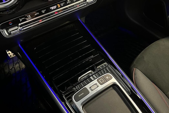 Mercedes-Benz GLB200 12 of 22