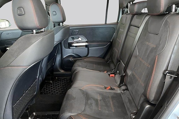 Mercedes-Benz GLB200 9 of 22