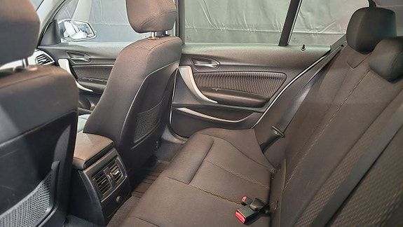 BMW 118d 11 of 27