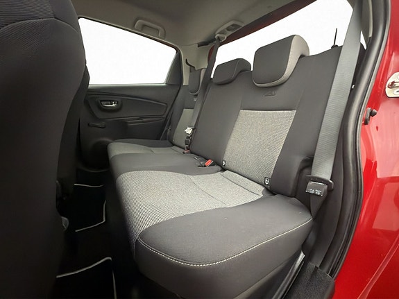 Toyota Yaris 30 of 30