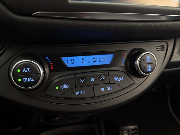 Toyota Yaris 25 of 30