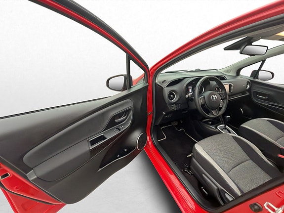 Toyota Yaris 10 of 30