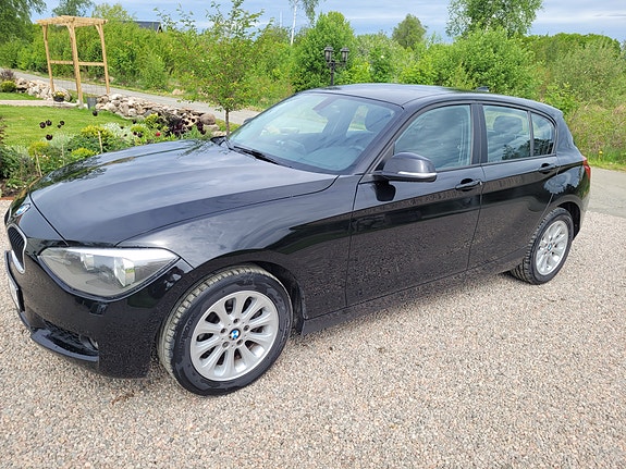BMW 118d 2 of 5