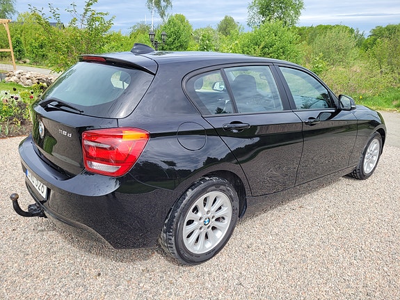 BMW 118d 3 of 5