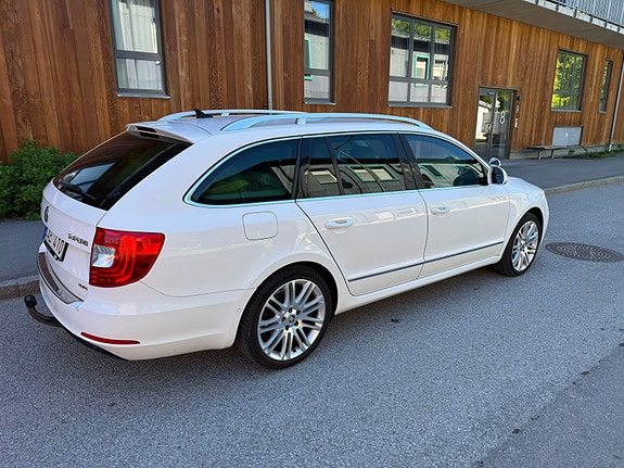 Skoda Superb 2 of 5
