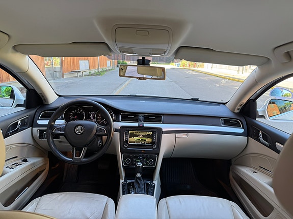 Skoda Superb 3 of 5