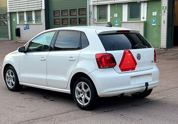 Volkswagen Polo 2 of 5