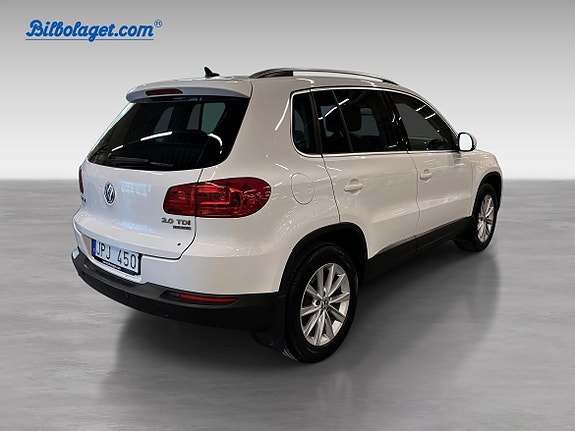 Volkswagen Tiguan 6 of 12