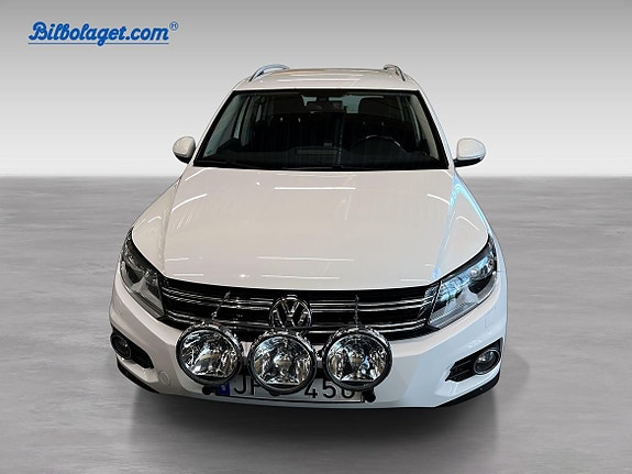 Volkswagen Tiguan 3 of 12