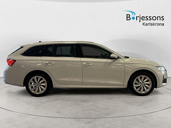 Skoda Octavia 2 of 5