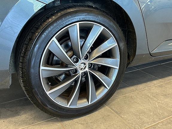 Skoda Superb 3 of 5