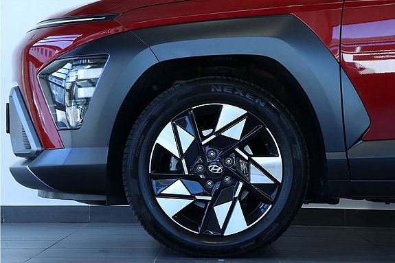 Hyundai Kona 2 of 5