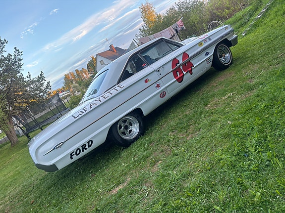 Ford Galaxie 4 of 5