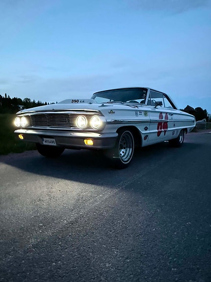 Ford Galaxie 2 of 5