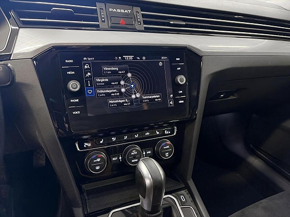 Volkswagen Passat 16 of 21