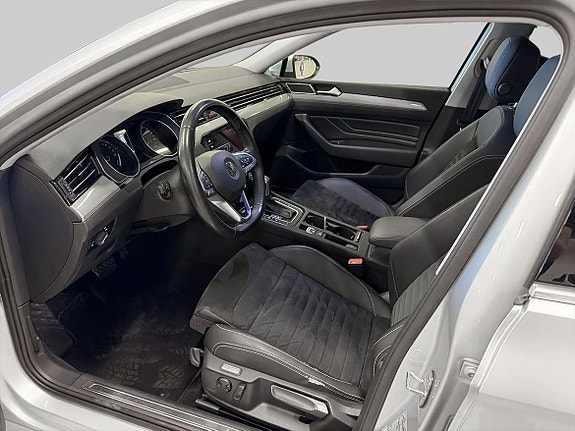 Volkswagen Passat 13 of 21