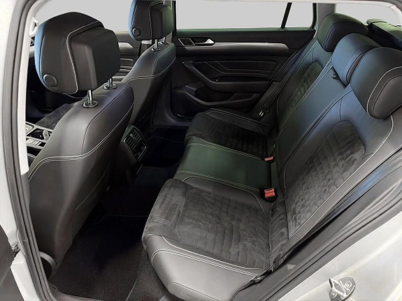 Volkswagen Passat 10 of 21