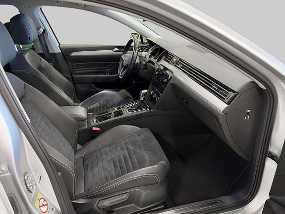 Volkswagen Passat 9 of 21