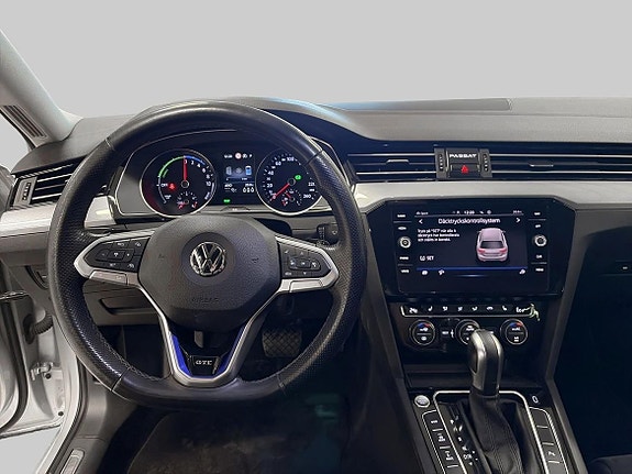 Volkswagen Passat 14 of 21