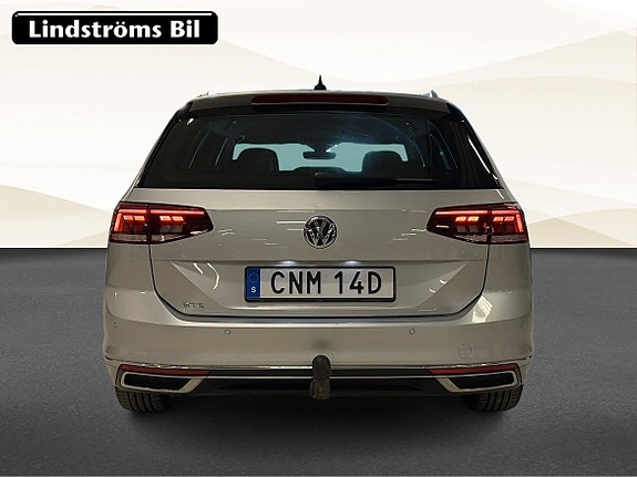 Volkswagen Passat 7 of 21