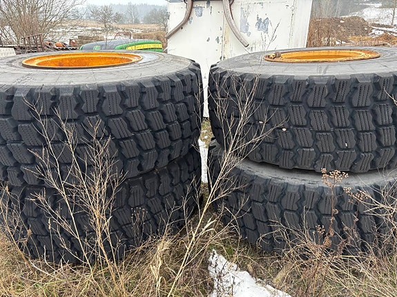 Vinterdäck på fälg Michelin x snow 23.5 x R25