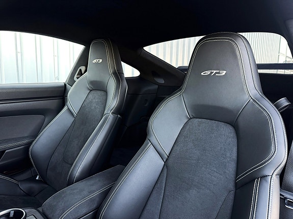 Porsche 911 4 of 5
