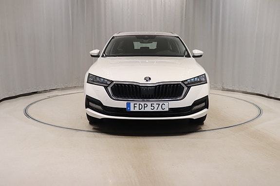 Skoda Octavia 2 of 5