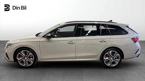 Skoda Octavia 2 of 5